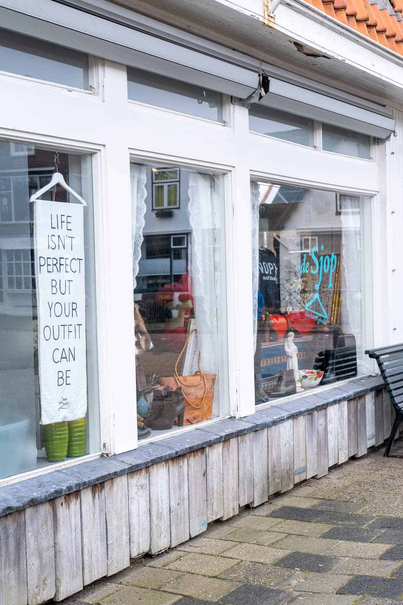 De sjop den burg tweedehands kleding